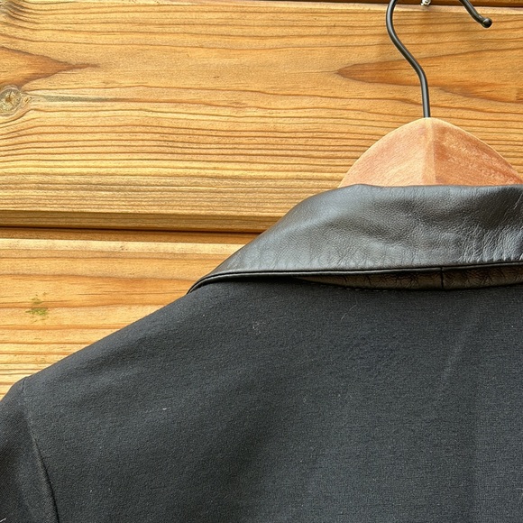 Teenflo leather 🔥and viscose 🔥belted blazer - Picture 4 of 9